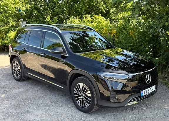 Mercedes-Benz EQB300 2 of 5