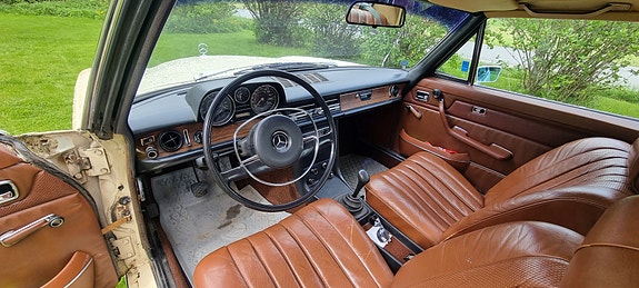 Mercedes-Benz 250 7 of 19