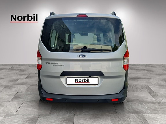 Ford Transit Courier 4 of 5
