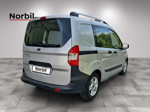 Ford Transit Courier 5 of 5
