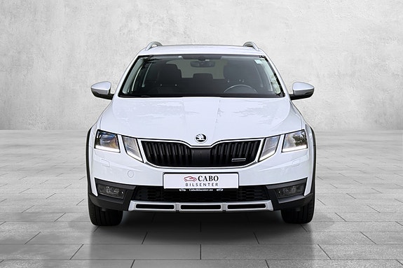 Skoda Octavia Scout 3 of 5
