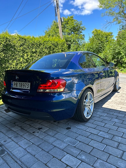 BMW 118d 2 of 12