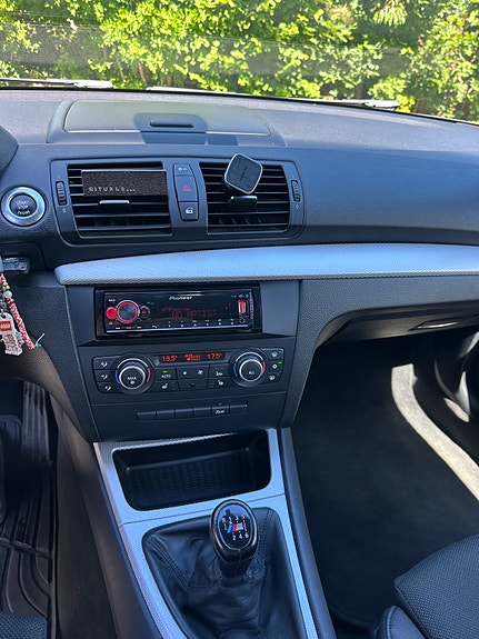 BMW 118d 8 of 12