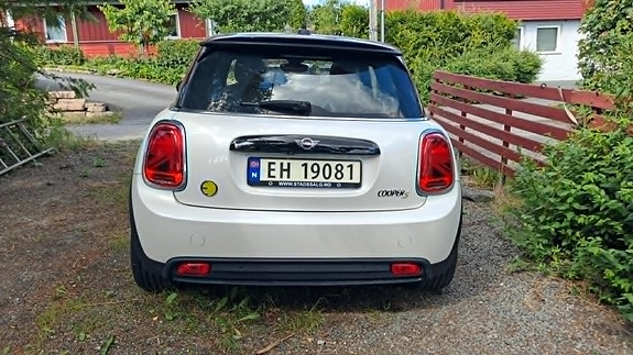 MINI Cooper SE 3 of 5