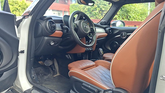 MINI Cooper SE 4 of 5