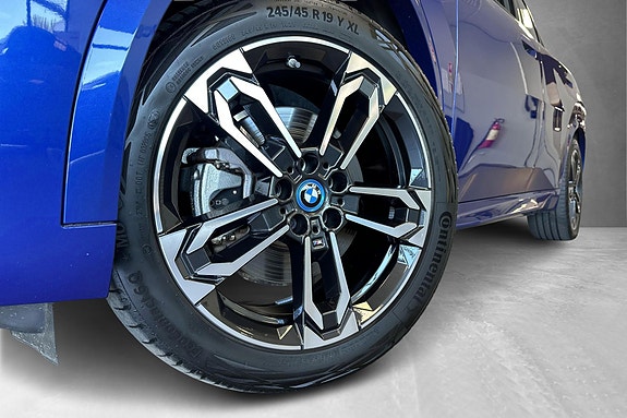 BMW iX2 13 of 30