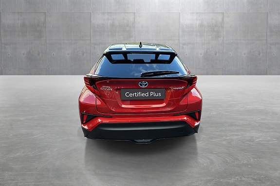 Toyota C-HR 4 of 5