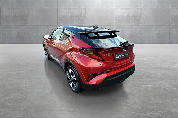 Toyota C-HR 3 of 5