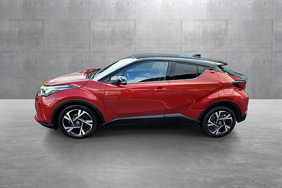 Toyota C-HR 2 of 5