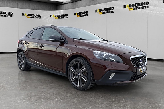 Volvo V40 Cross Country 2 of 5