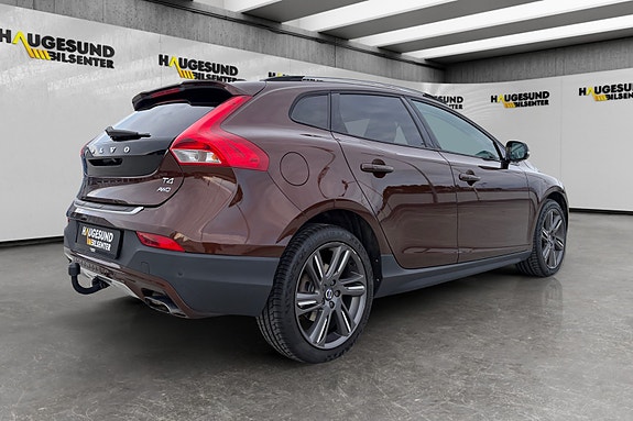 Volvo V40 Cross Country 3 of 5
