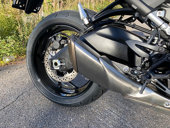 Suzuki GSX-S1000R 18 of 30