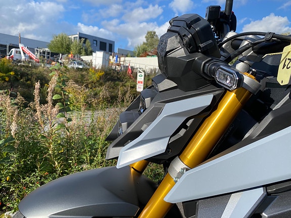 Suzuki GSX-S1000R 16 of 30