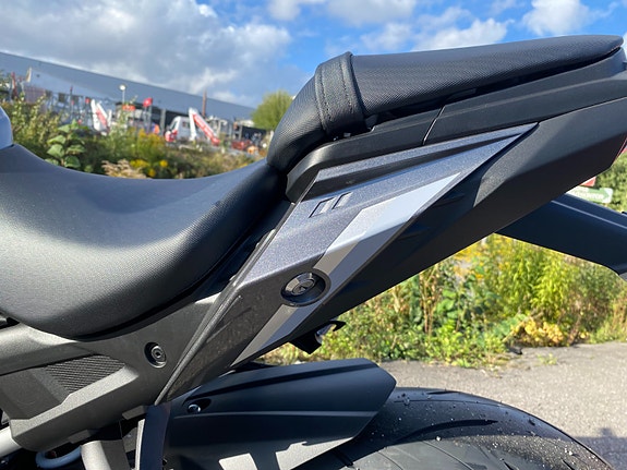 Suzuki GSX-S1000R 14 of 30