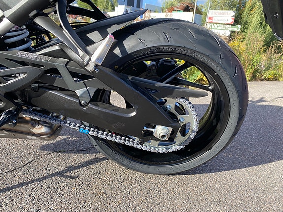 Suzuki GSX-S1000R 13 of 30
