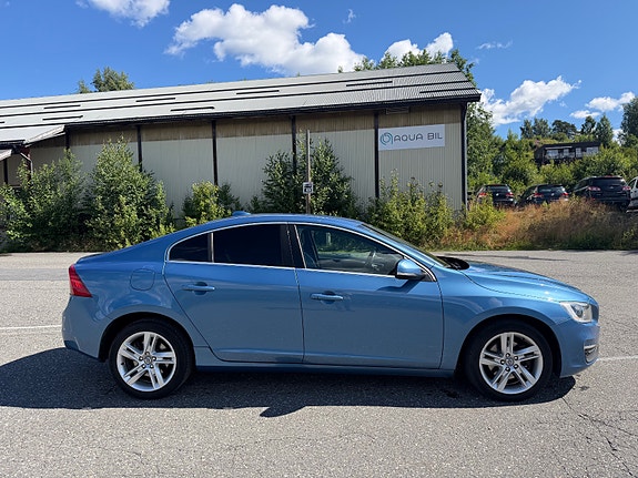 Volvo S60 4 of 5
