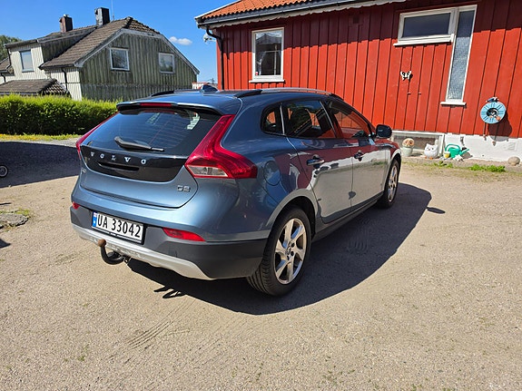 Volvo V40 Cross Country 2 of 5