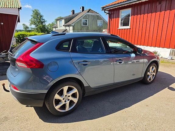 Volvo V40 Cross Country 3 of 5