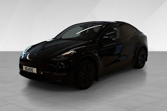 Tesla Model Y 3 of 5