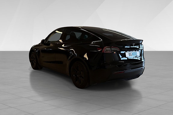 Tesla Model Y 4 of 5