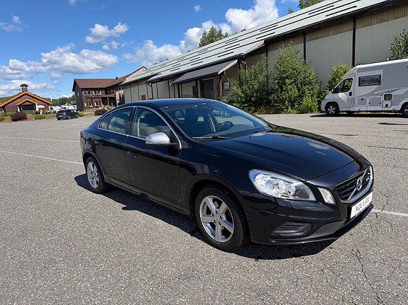 Volvo S60 2 of 5