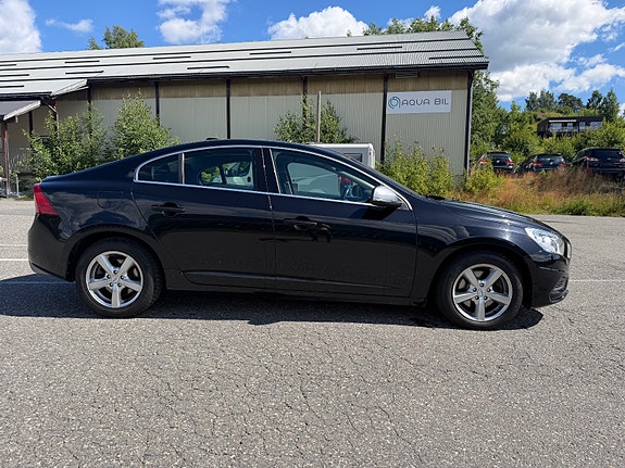 Volvo S60 4 of 5