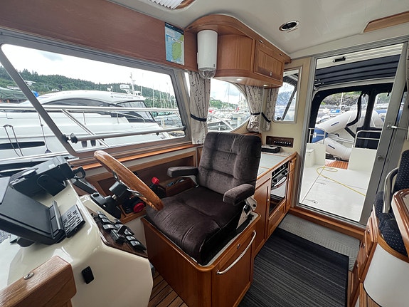 Viknes 1030 K2, ankervinsj akter, autopilot, radar, skipsregistrert 28 of 30
