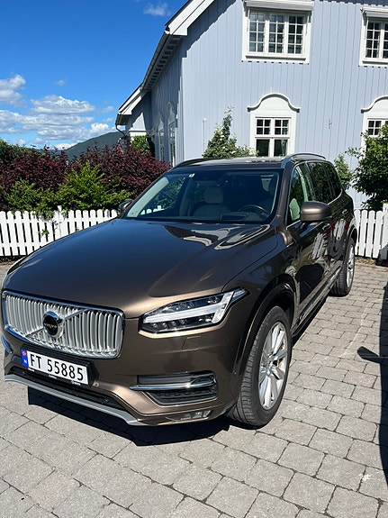 Volvo XC90 3 of 5