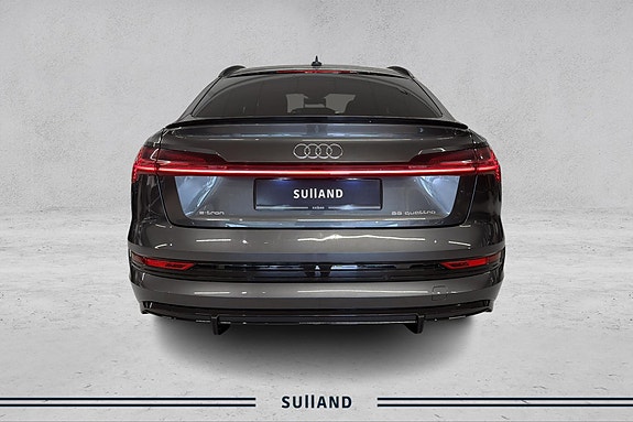 Audi e-tron Sportback 4 of 5