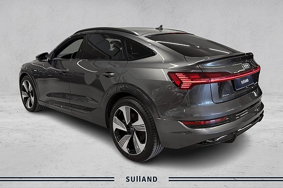 Audi e-tron Sportback 3 of 5