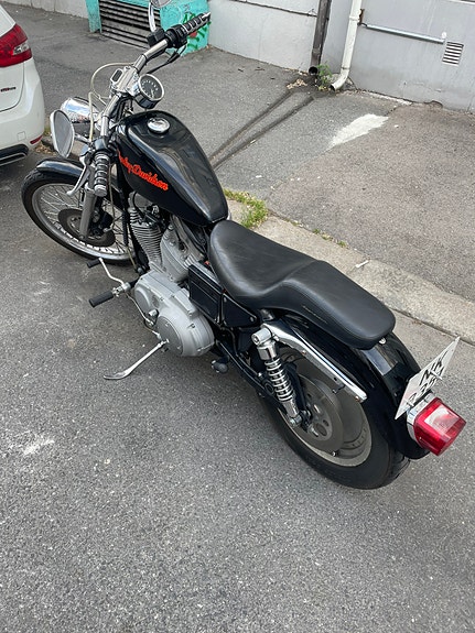 Harley-Davidson SPORTSTER 883 CUSTOM 4 of 5