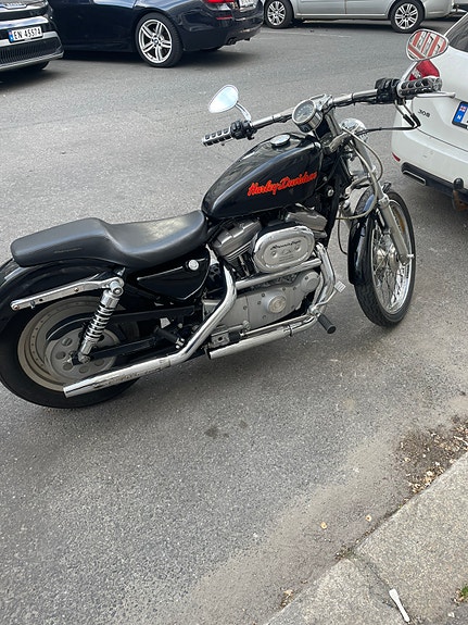 Harley-Davidson SPORTSTER 883 CUSTOM 3 of 5