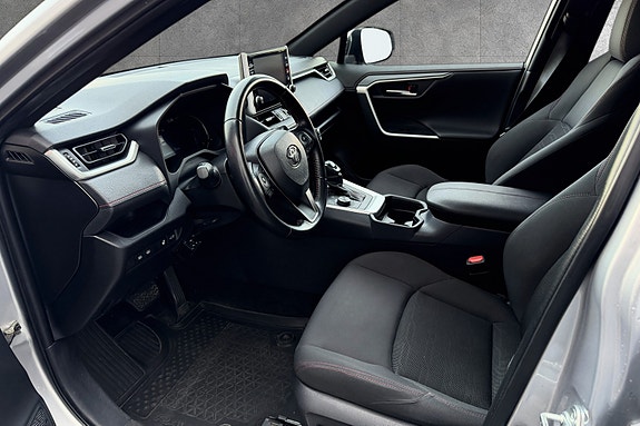 Toyota RAV4 5 of 16