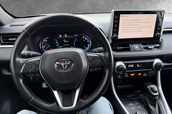 Toyota RAV4 6 of 16
