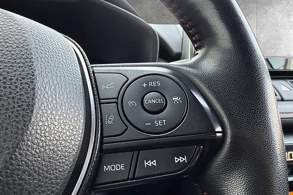 Toyota RAV4 8 of 16