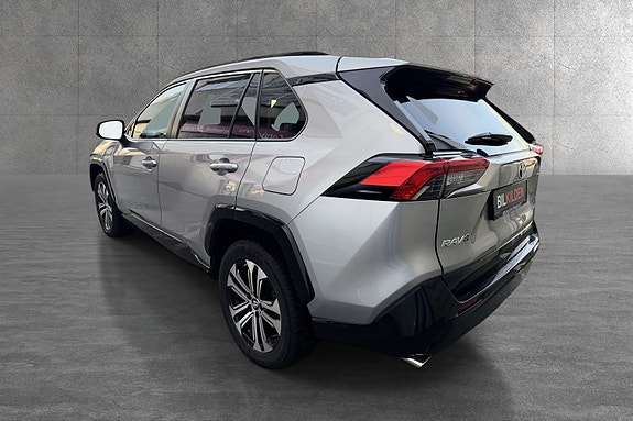 Toyota RAV4 3 of 16