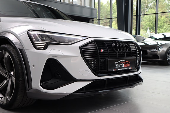 Audi e-tron S 2 of 5