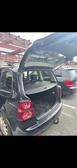 Volkswagen Touran 3 of 4