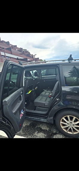Volkswagen Touran 4 of 4