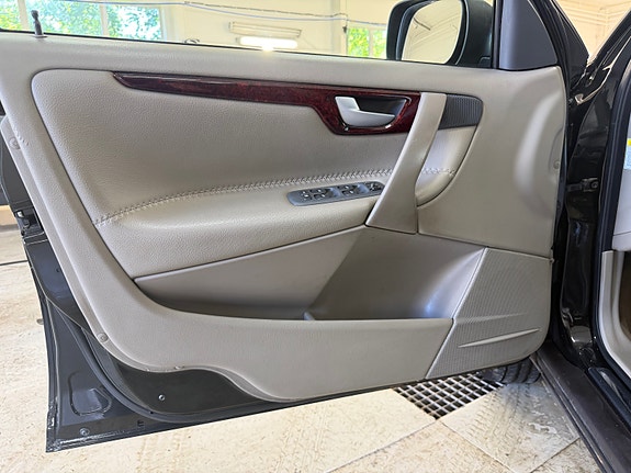 Volvo XC70 10 of 30