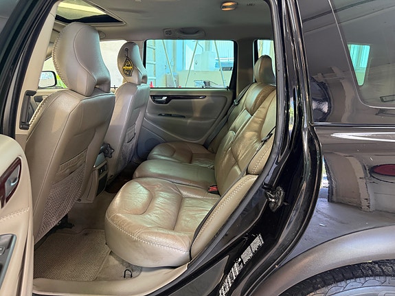 Volvo XC70 13 of 30