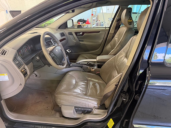Volvo XC70 11 of 30