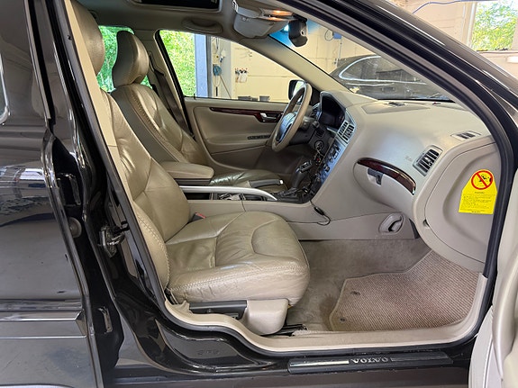Volvo XC70 17 of 30