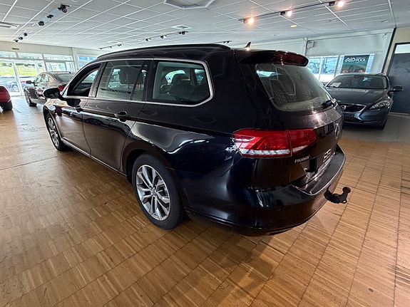 Volkswagen Passat 7 of 22