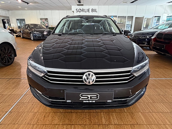 Volkswagen Passat 3 of 22