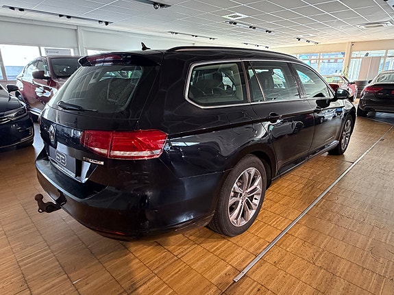 Volkswagen Passat 6 of 22
