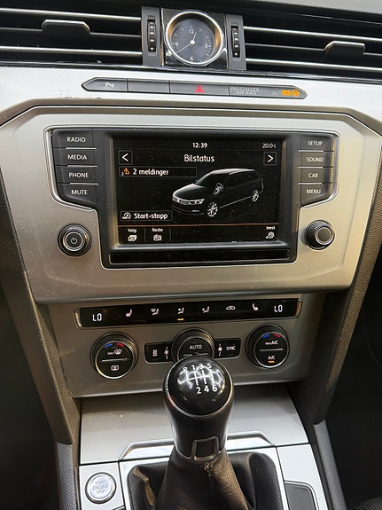 Volkswagen Passat 10 of 22