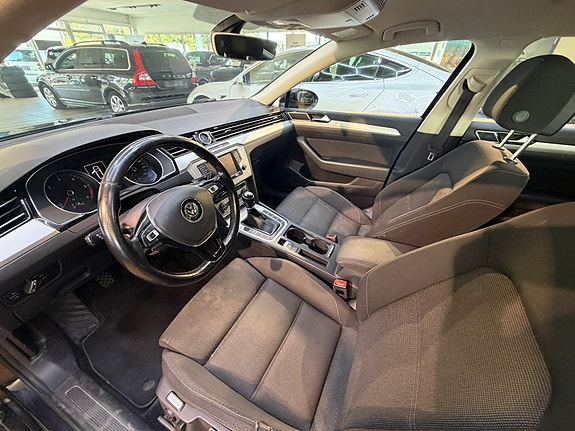 Volkswagen Passat 8 of 22