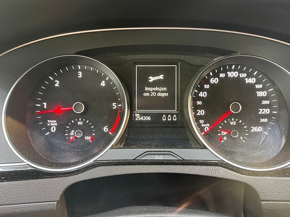 Volkswagen Passat 9 of 22