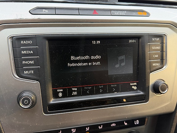 Volkswagen Passat 11 of 22